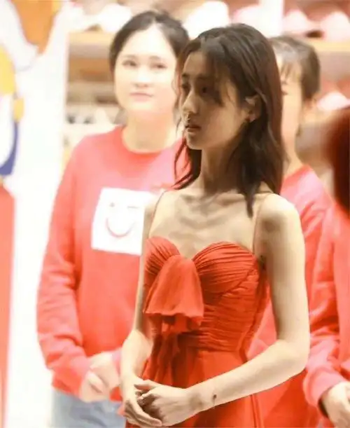 这一次,刘亦菲的"水桶腰,大象腿",是对娱乐圈畸形审美