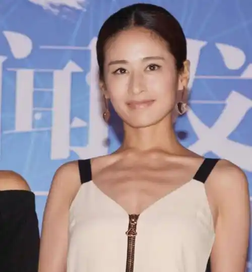 明星究竟有多瘦?生图下瘦到脱相,张若昀堪称行走的"纸片人"!