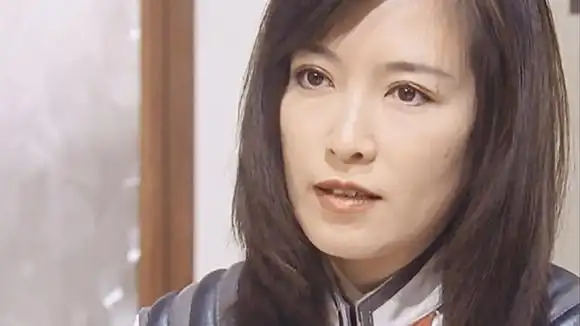 队长居间惠被电视台采访,记者出现意外,这怎么了?迪迦你在哪儿