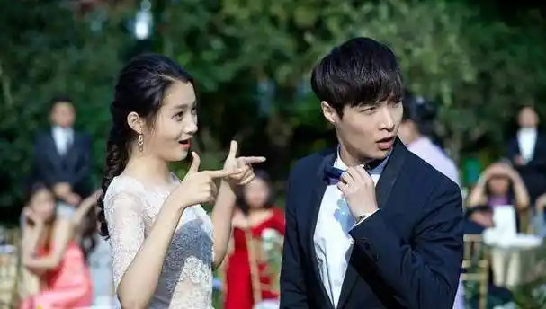 有人曲折艰辛,有人轻易平步青云_关晓彤_杨紫和_杨幂