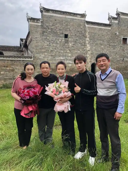 赵越《青春正好》顺利杀青 演绎慈母贡献精湛演技