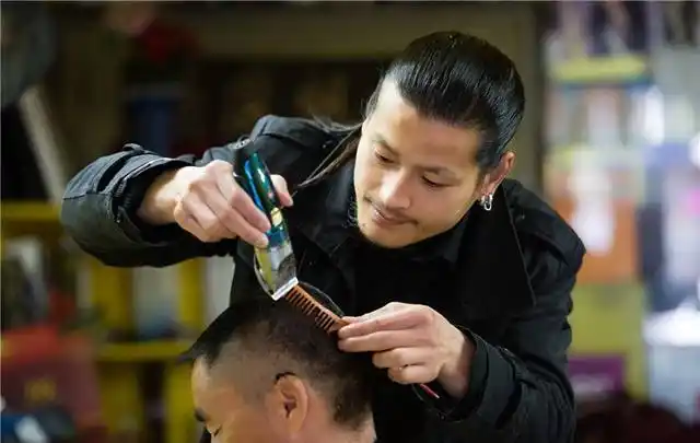 为什么剪头越来越贵?说说理发店的秘密,tony老师不会告诉你