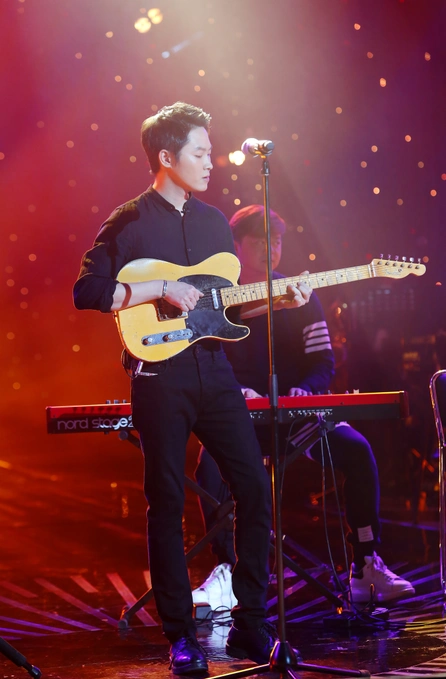 梁博歌手突围赛唯美演绎日落大道还原筑梦心境