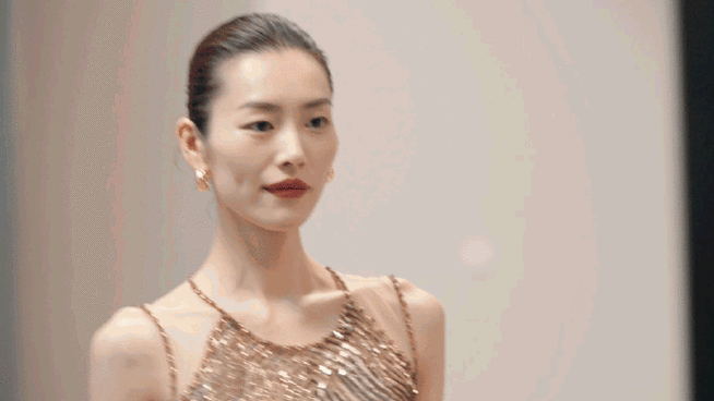 刘雯解锁新代言##一键轻启时尚开关