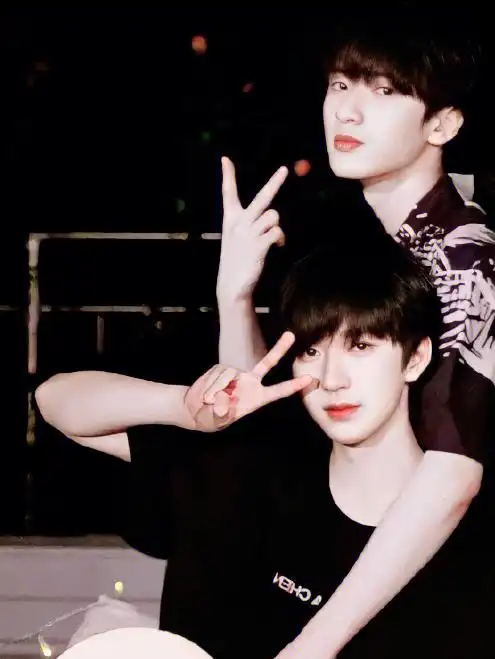 芸芸众生  碌碌凡事  你的名字就抵得上全世界的光芒#翔霖cp