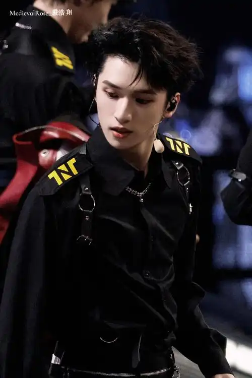 严浩翔超话#严浩翔叁重楼暨出道四周年演唱会#【231118 澳门演唱会