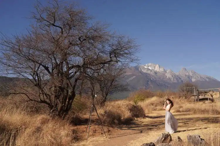 视频现场环境人像拍摄教学-丽江天堂角落