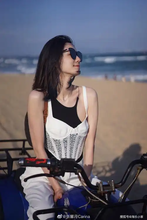 老公林峰在三亚拍剧,张馨月全程相陪,还和型男合照不怕老公吃醋?