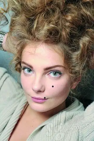 悄悄变化的美人痣