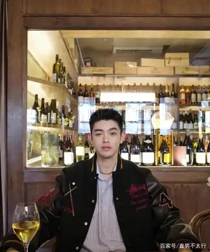 身高186cm来自上海的足球少年,莫名感觉神似哪个明星呢?