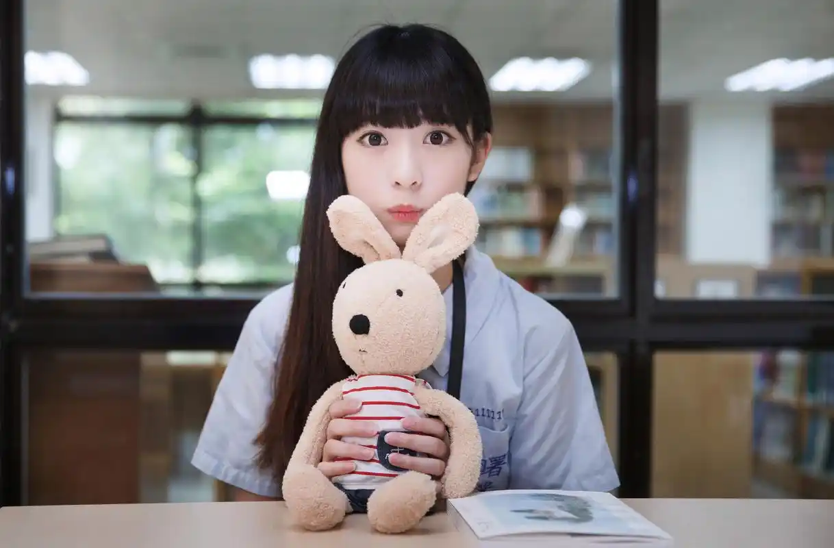 清华大学校花米花乔清新校服写真桌面壁纸