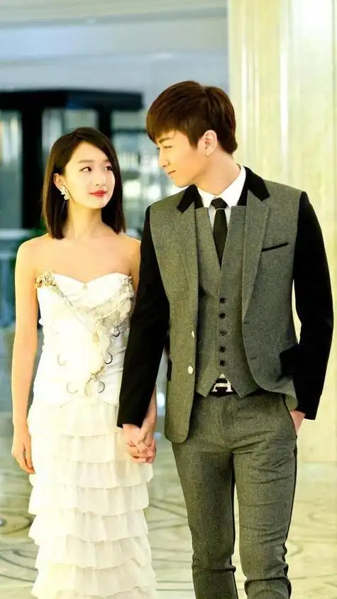 尽管电影尚未结束,却传出了周冬雨和陈晓关系暧昧的传闻,导致陈晓在