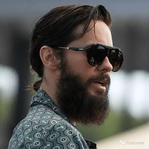 下巴短留什么胡子(下巴短留胡子好看吗)