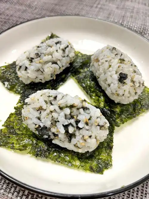 做饭海苔饭团