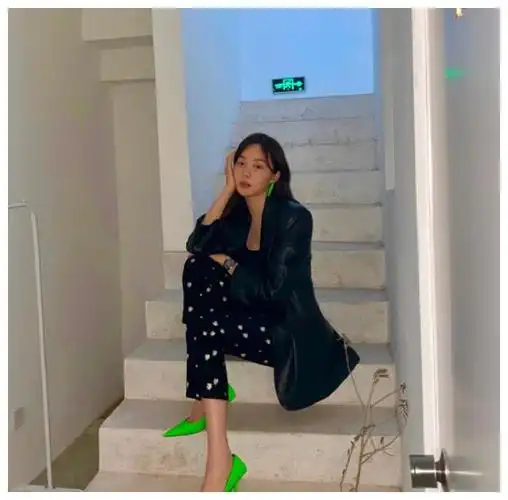 脚大穿鞋好看?176的赵尧珂穿上高跟鞋,身体曲线延伸不少