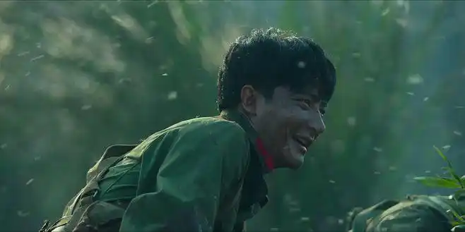 芳华所有黄轩的截图都是因为他完美的侧颜.