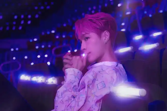 231204|工作室更新大航海演唱会张艺兴图片6p紫海渐平静,巨轮泊港湾