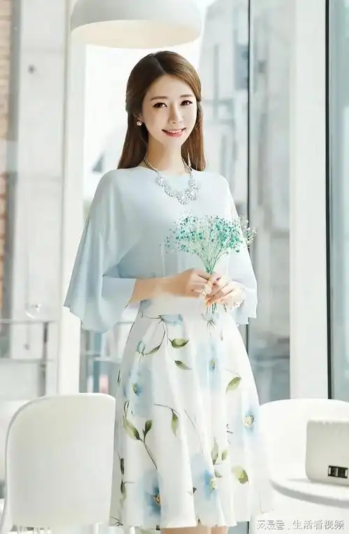 清馨亮丽的时尚裙装搭配靓丽女神不错的着装