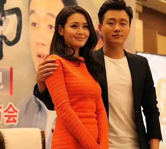 于明加_胡俊_生活