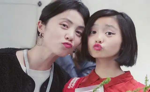 黄多多被嘲"成熟",孙莉回应染发耳洞,爱美是天性,不该被压制