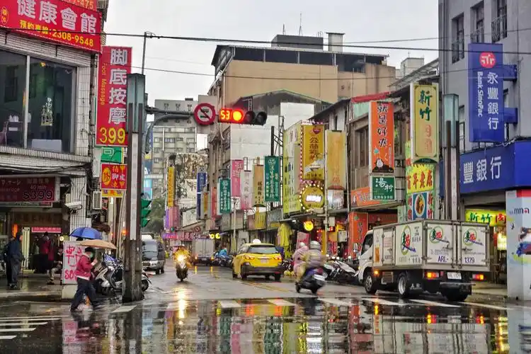 电影《艋舺》取景的"剥皮寮"老街位于康定路173巷.