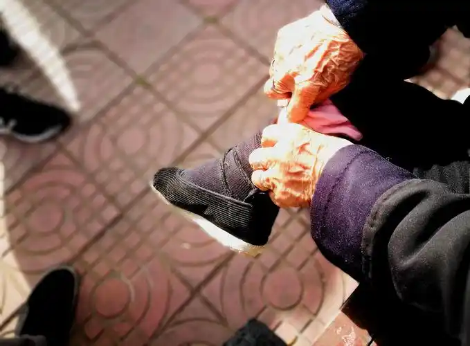 百岁老人和她的"三寸金莲"