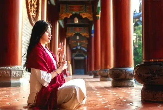 禅意是一种释怀的坦然,一种悟透的恬静,一种大爱隐于心的豁达.