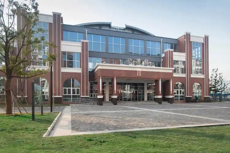 p>南通大学附属中学,简称"通大附中",地处 a target="_blank" href="