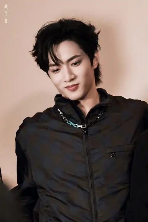 刘耀文lv酒会跳舞##刘耀文镜头感