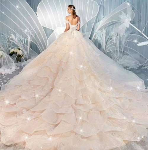 心理学测试:选择一件你认为最美的婚纱,测你哪方面是最让人嫉妒的