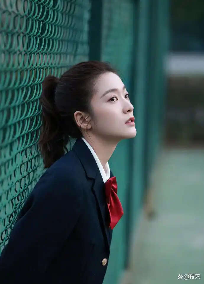 张雪迎校服照,青春洋溢