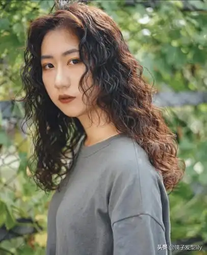 2021发型就选烫卷卷,蓬松保暖真洋气,喜欢别错过_头发