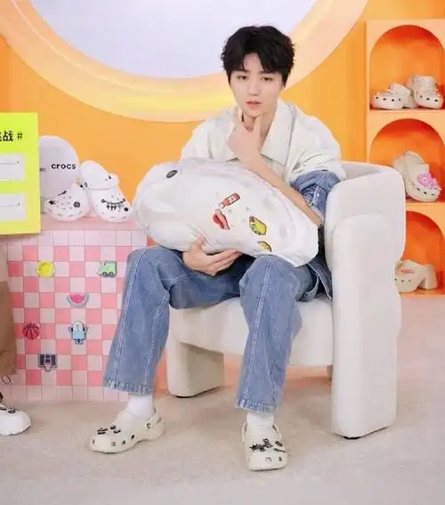 今天的王俊凯有点暖