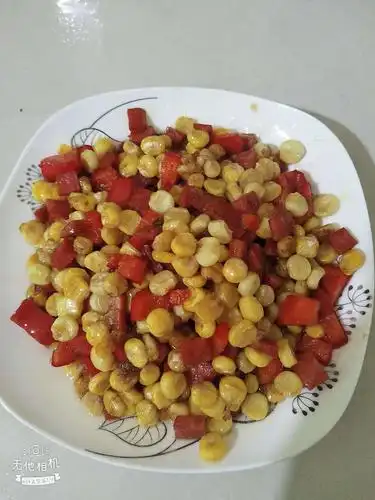 我是小小厨师来做个我最爱吃的火腿炒玉米粒