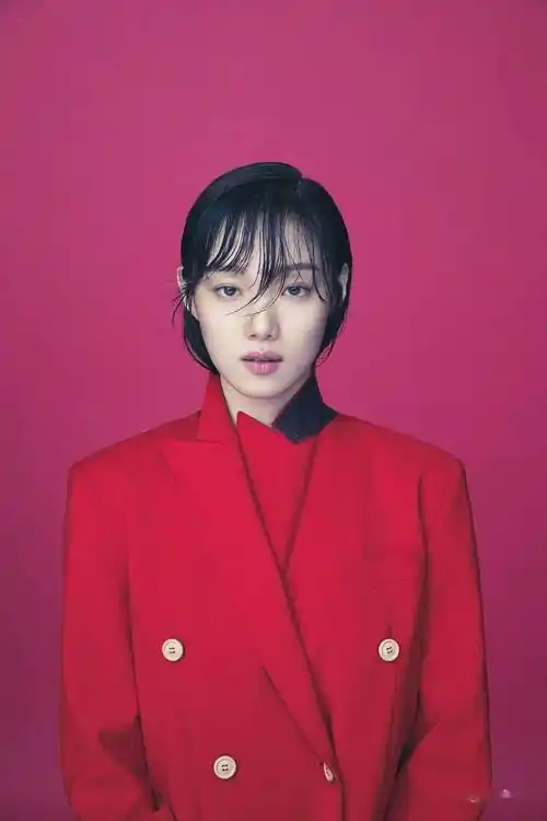 李圣经,湿发红唇超级撩