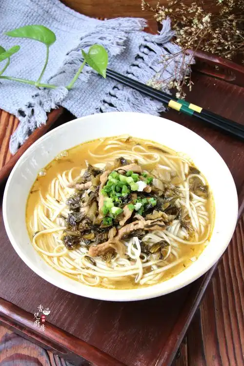 早餐来一碗浇头面,味道鲜美,汤汤水水吃饱喝足,精神百倍!_肉丝面