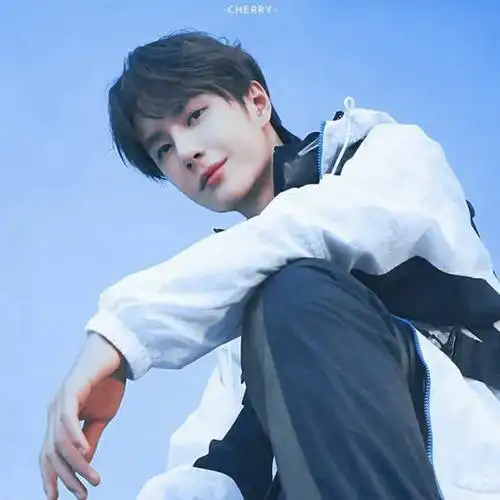 王一博有哪些可以用来当头像的图片?