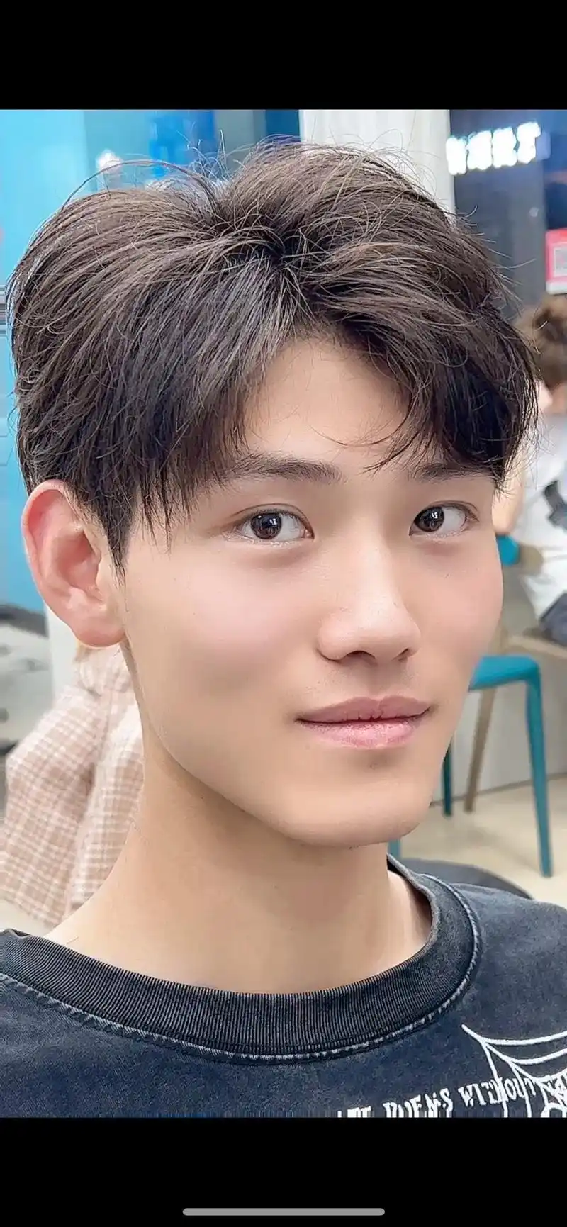 男士韩式气垫烫简单不夸张.