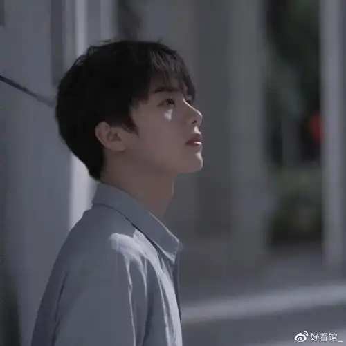 帅哥头像热爱世间万物无最爱无例外