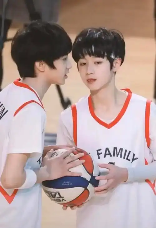 刘耀文朱志鑫 好磕就好磕在根本不是浅尝的渣贱那味儿