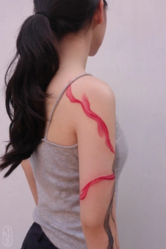 最新个性女生手臂纹身图片 好看的女生手臂纹身设计(2)