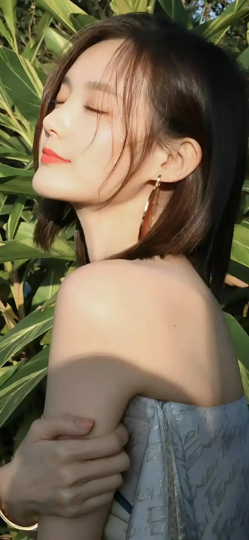 李一桐#甜美女孩 #美出高级感 #笑容最治愈的女孩 #美图秀 - 抖音