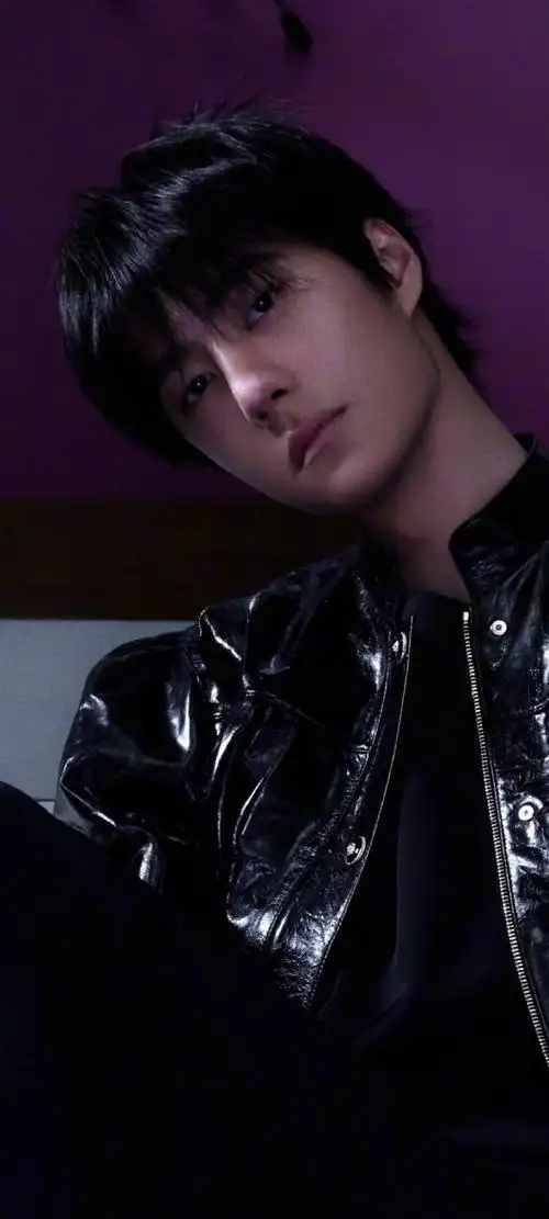 王一博白色无袖