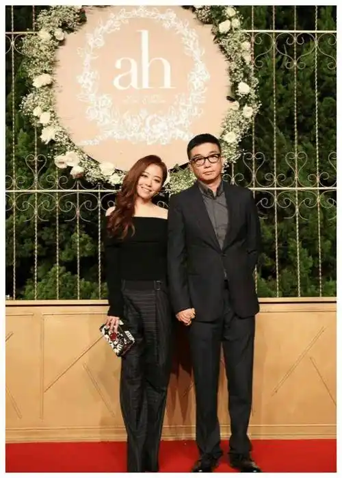 重温黄晓明baby奢华世纪婚礼!多对夫妻嘉宾如今都已离婚!