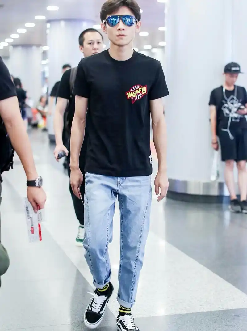 张一山现身机场实在太养眼,网友:身高对于他来说都不是事!