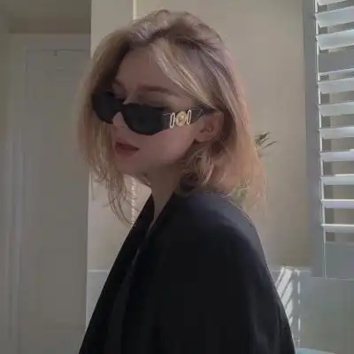 2022最火的欧美头像女霸气图片