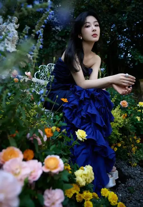 刘涛,谢娜,李现等圈内好友都在其个人账号上祝杨紫生日快乐,杨紫也是