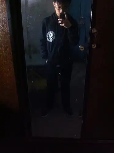 请问男生这样搭配好看吗?一米68,腿有点短. 感觉好难看啊.