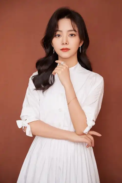 谭松韵夏日白裙##谭松韵夏日ootd