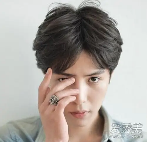 纹理烫中分发型图男男生中分纹理烫怎么打理